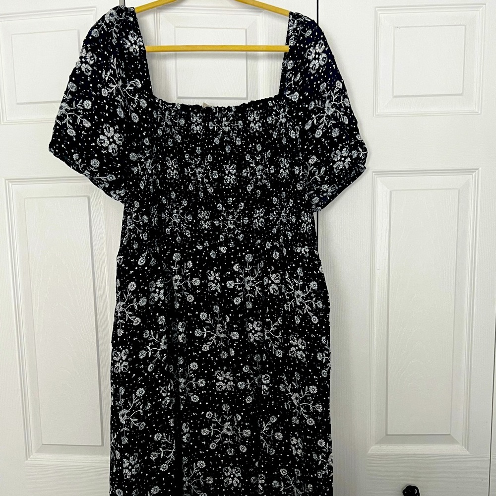 LOFT midi length puff sleeve smocked dress with pockets!